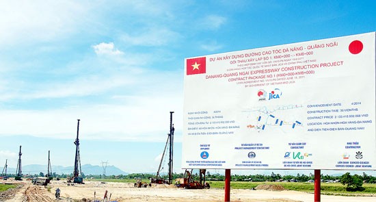 An under construction stretch of Da Nang-Quang Ngai Highway (Photo: SGGP) An under construction stretch of Da Nang-Quang Ngai Highway (Photo: SGGP)
